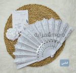 ⁦مروحة العروسة - مروحه بلاستيك ابيض * قماش منقوش - فضي⁩ - الصورة ⁦7⁩