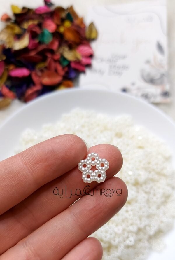 اكليريك - ورده مفرغه / اوف وايت