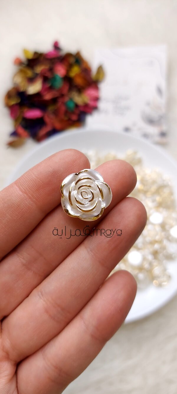 دهبيات - ورده بلدي ابيض في دهبي