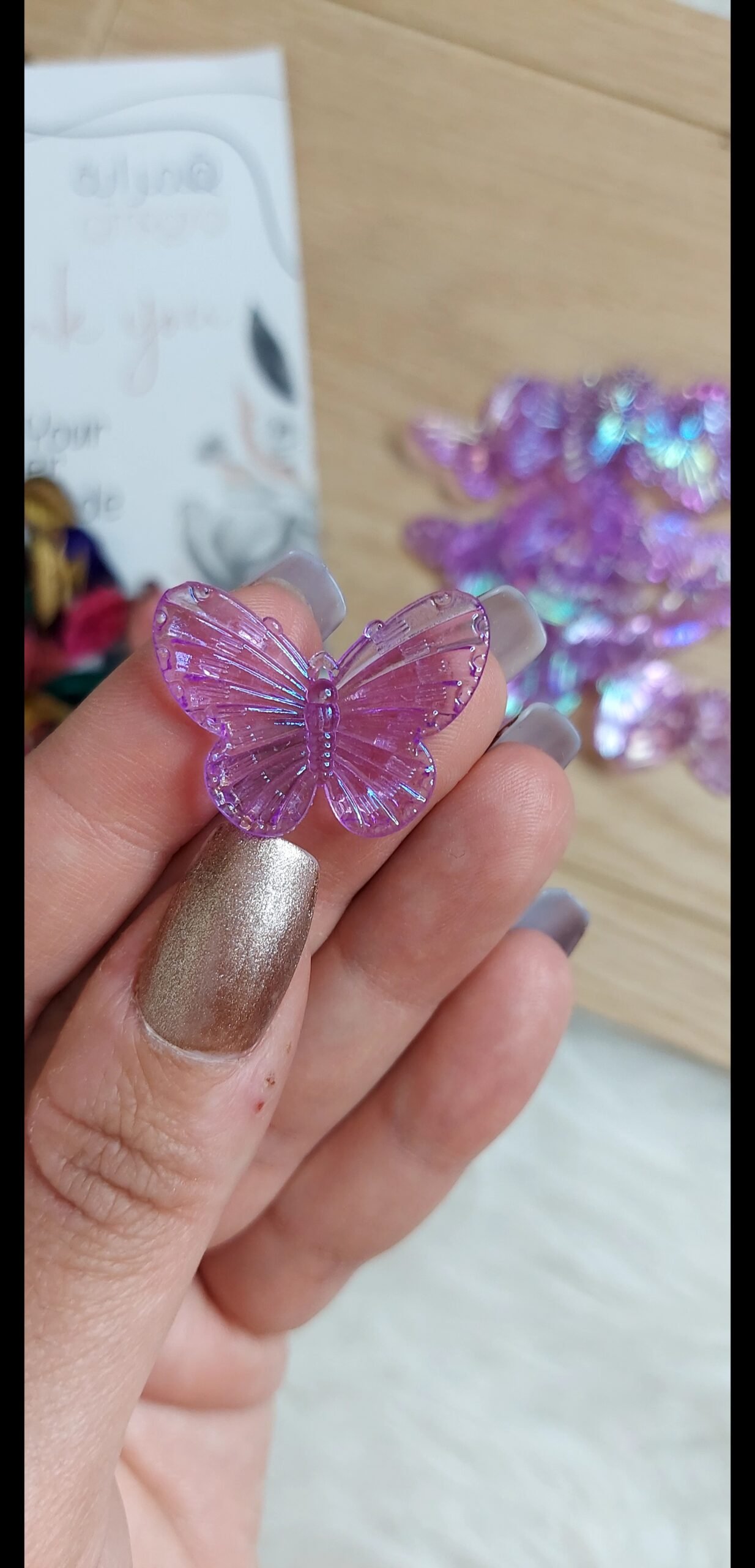 20241020_181446 اكليريك - فراشه ملونة - بنفسجي - الصورة 1