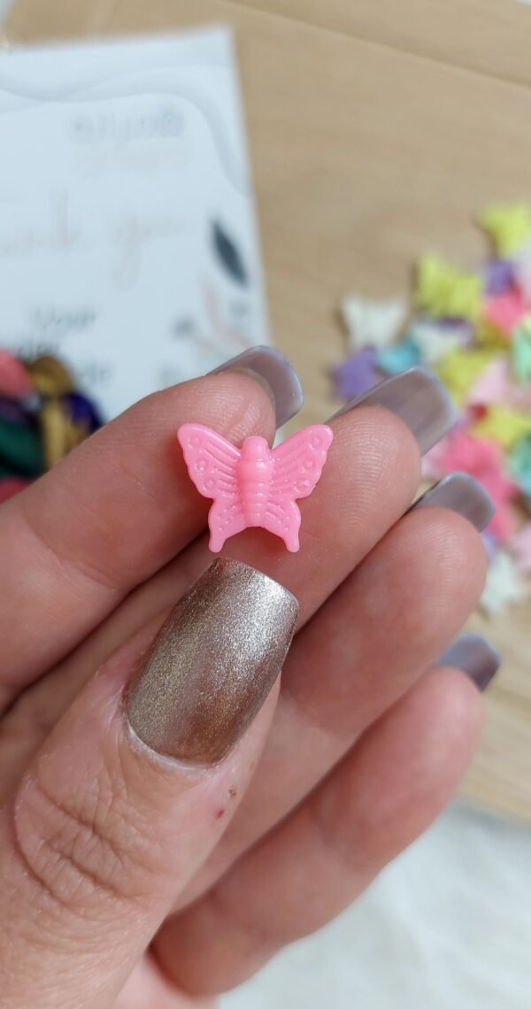 زينه Mix - فراشه بلاستيك ملونة Mix