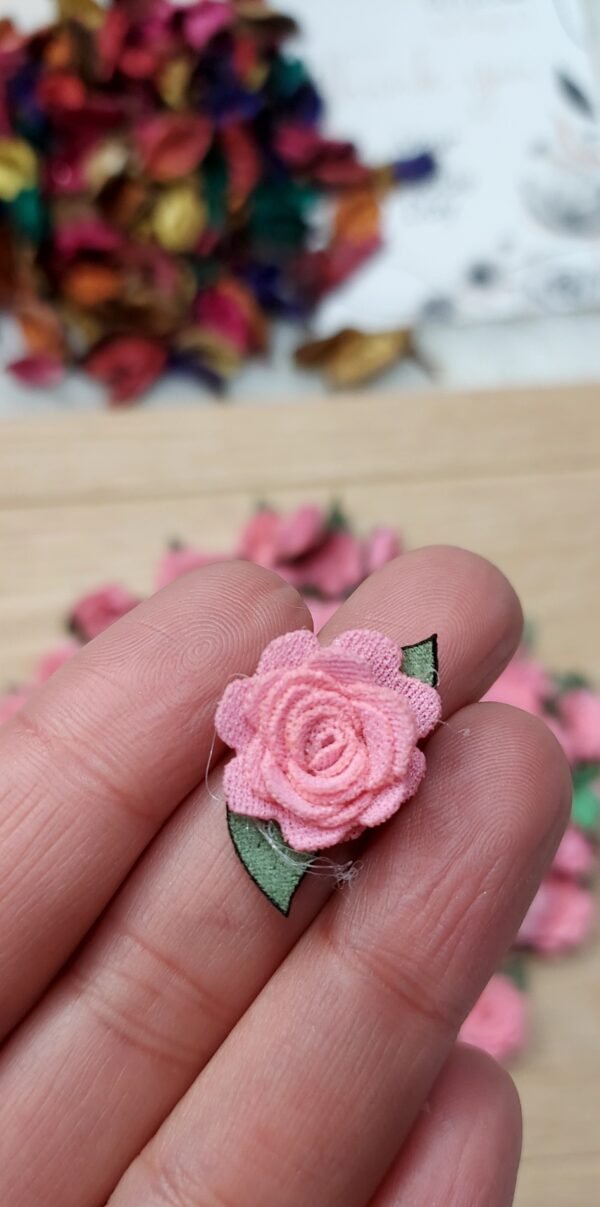 ورد فوم ب ورق اخضر - بمبي