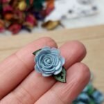 ورد فوم ب ورق اخضر - لبني