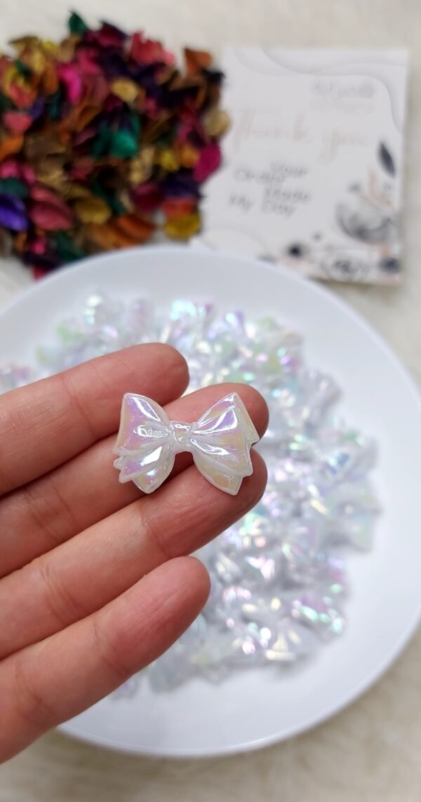 اكليريك - فيونكات ملونة - ابيض