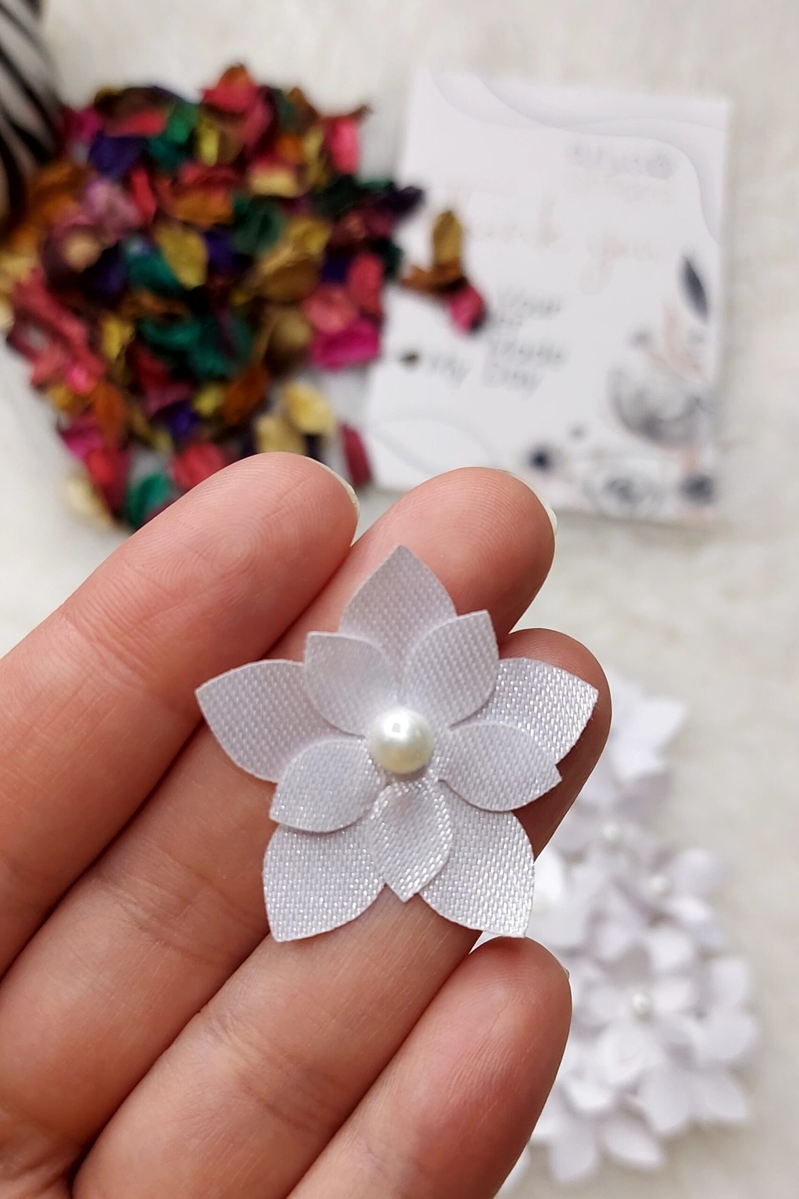 20250609_153847 ورد ستان خماسي - ابيض - الصورة 1