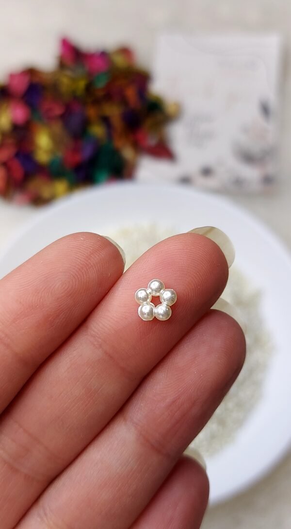 اكليريك - ورد السهون الصغير مفرغ