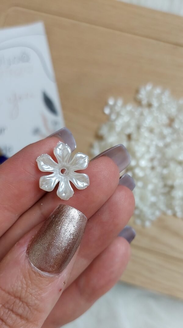 اكليريك - ورد سداسي - صغير