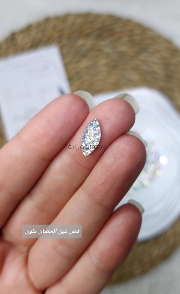 فص عين الحصان جليتر - ملون