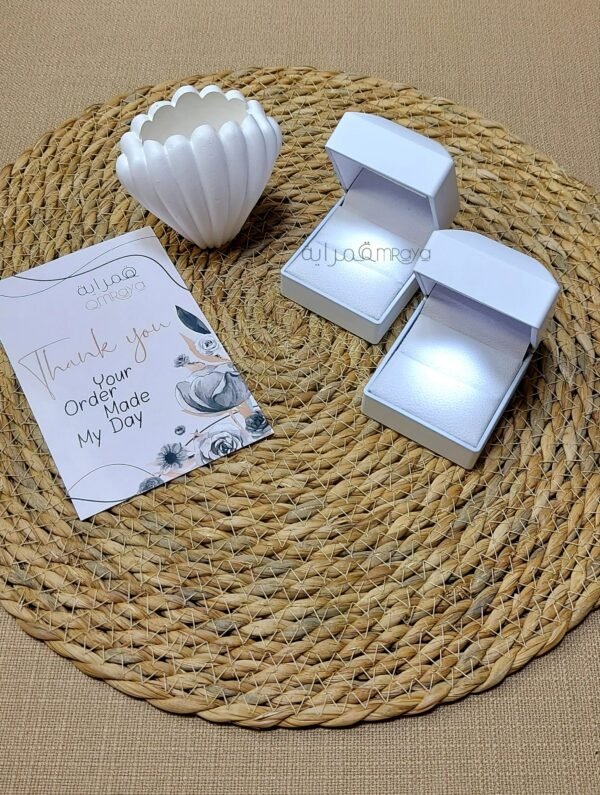 علب الخواتم – ابيض / مضيئه