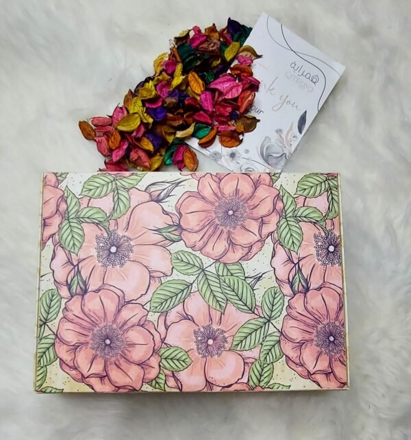 التغليف - علبة ملونة / منقوشه