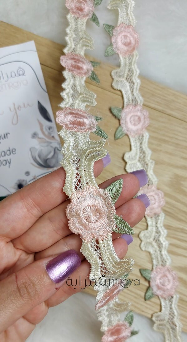 شريط دانتيل بورد - بيج في بينك