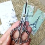 مقص / فضي - يد مرسومه