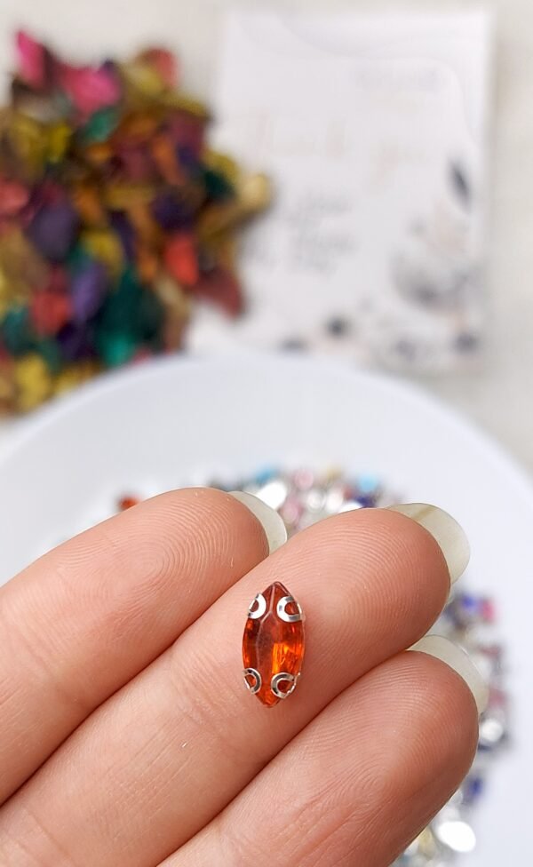 فصوص - فضي / مبطط عين الحصان