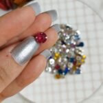 فصوص بقاعدة معدن / مدوره فضي وسط