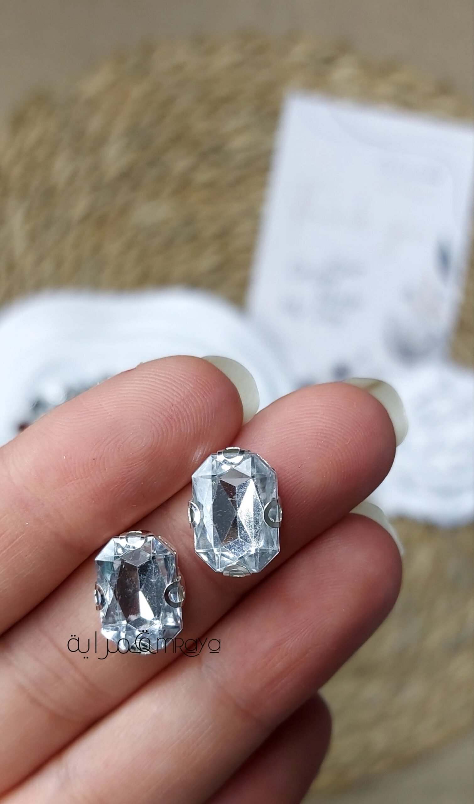 2025/12/InShot_20251209_163346922-scaled.jpg فصوص - فص سداسي فضي - الصورة 1