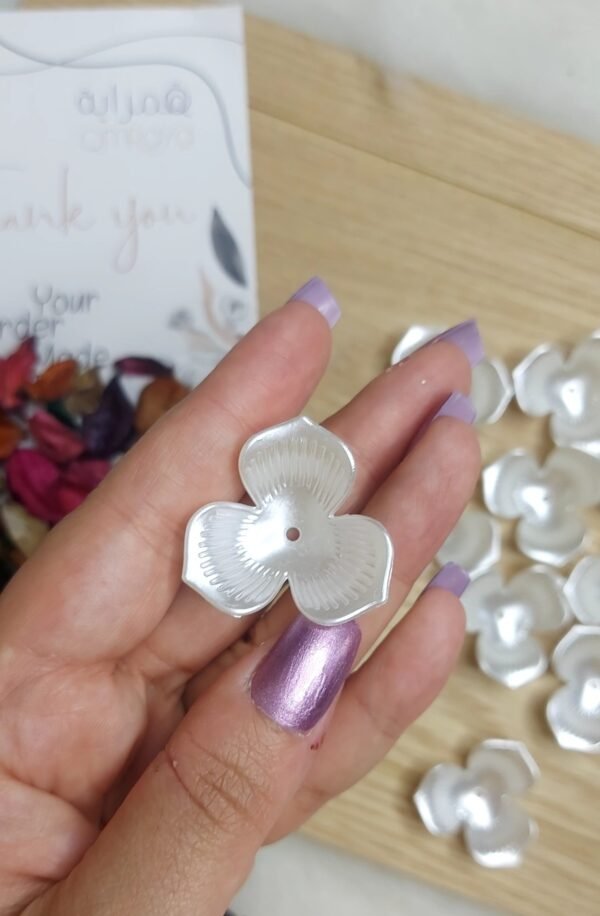 اكليريك - ورد ثلاثي مقوس