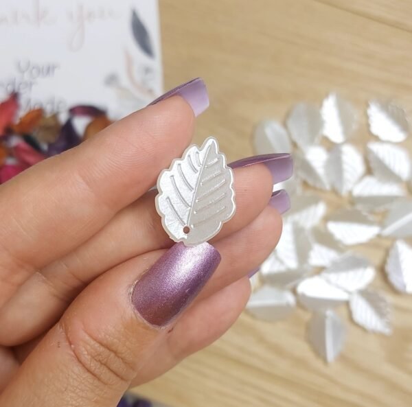 اكليريك - ورق شجر مقوس