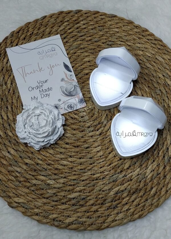 علب الخواتم – قلب ابيض / مضيئه