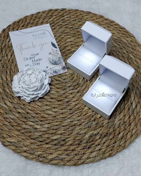 علب الخواتم – ابيض / مضيئه - اكليريك لامع 1